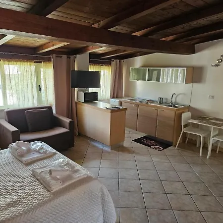 Monolocale Loft Ristrutturato- Metro Manzoni * Roma